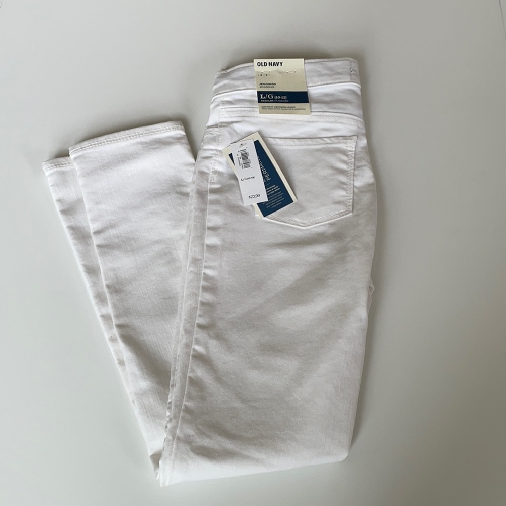 NWT Old Navy White Stretchy Jeans